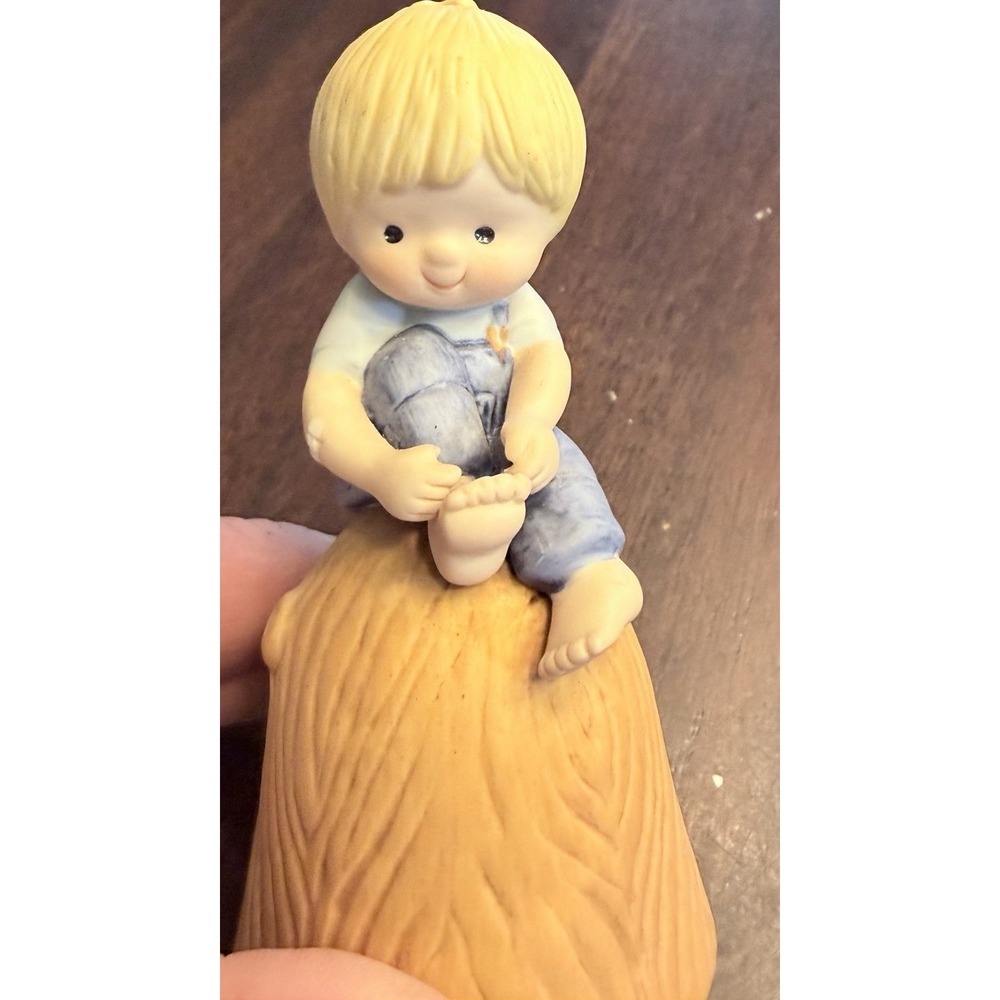 Enesco Country cousins Bell scooter on Tree Stump